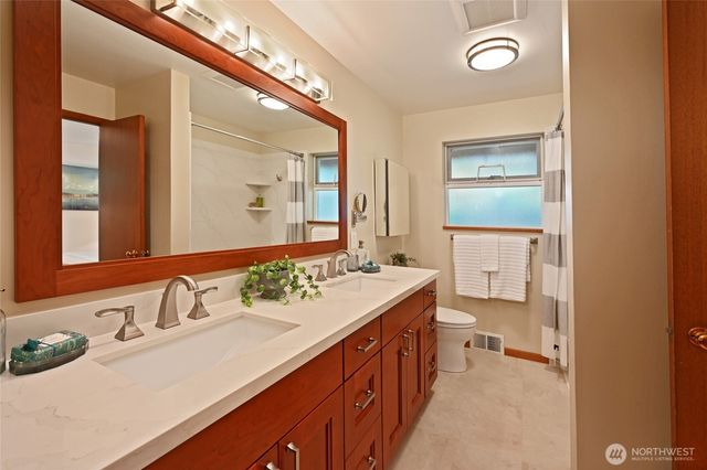 10801 12th Avenue NE, Seattle, WA 98125