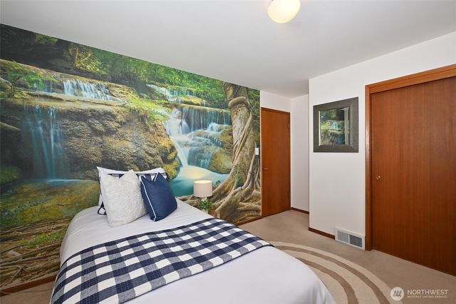 10801 12th Avenue NE, Seattle, WA 98125