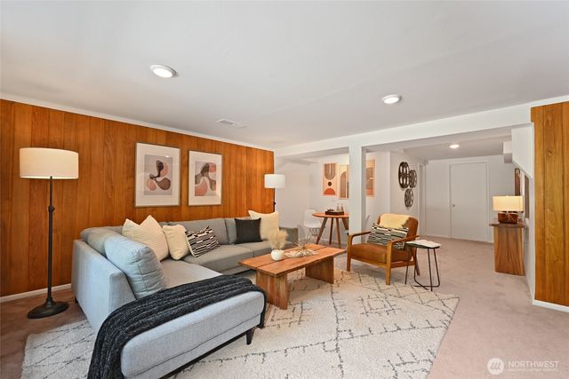10801 12th Avenue NE, Seattle, WA 98125