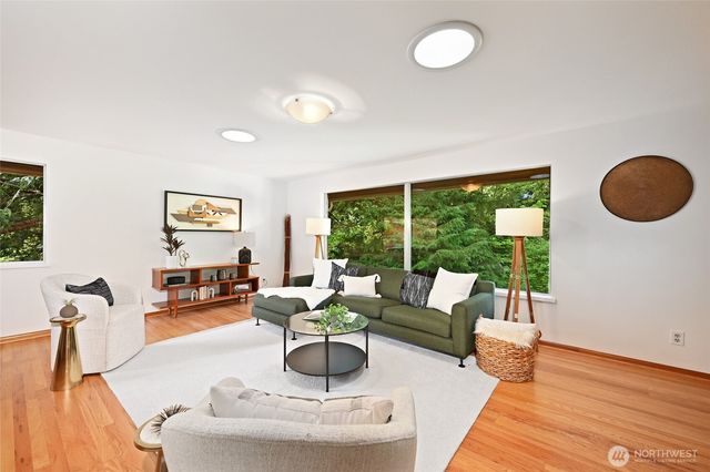 10801 12th Avenue NE, Seattle, WA 98125