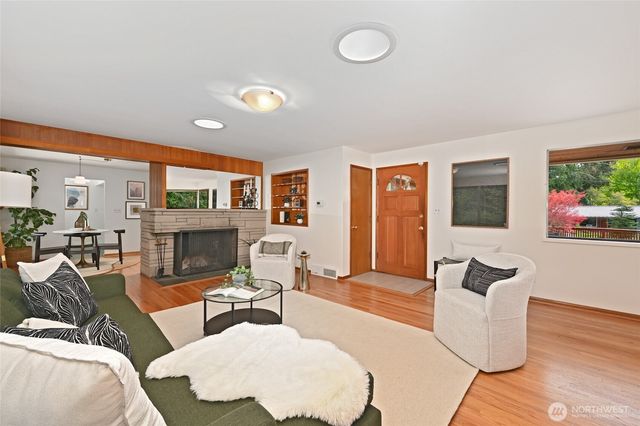 10801 12th Avenue NE, Seattle, WA 98125