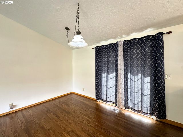 36350 DUBARKO Rd, Sandy, OR 97055