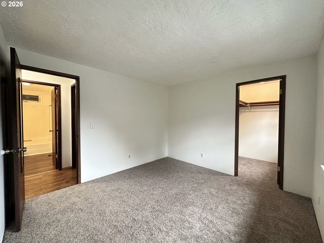 36350 DUBARKO Rd, Sandy, OR 97055
