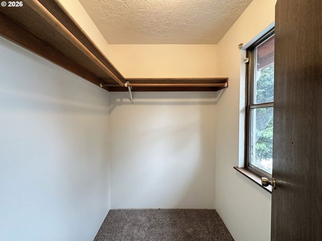 36350 DUBARKO Rd, Sandy, OR 97055