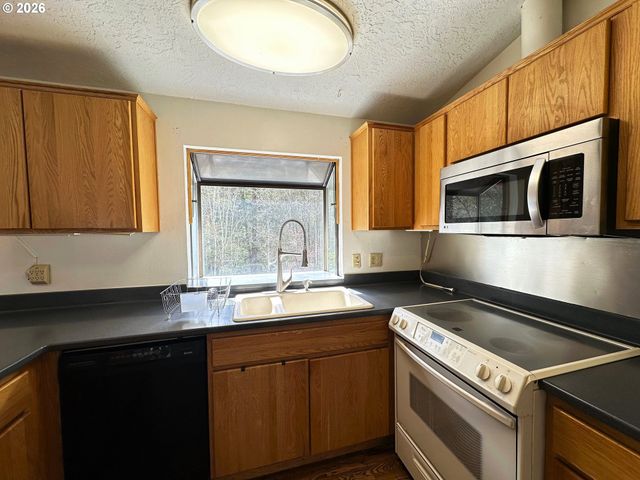 36350 DUBARKO Rd, Sandy, OR 97055