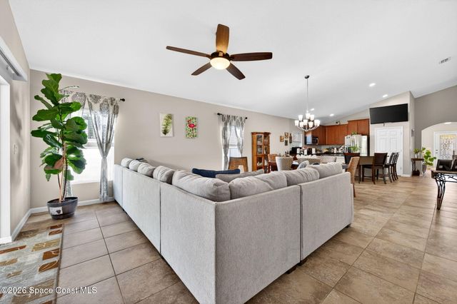 2190 Snapdragon Drive NW, Palm Bay, FL 32907