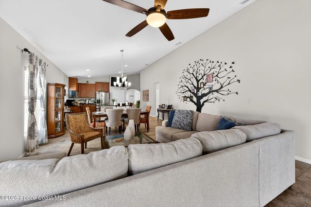 2190 Snapdragon Drive NW, Palm Bay, FL 32907