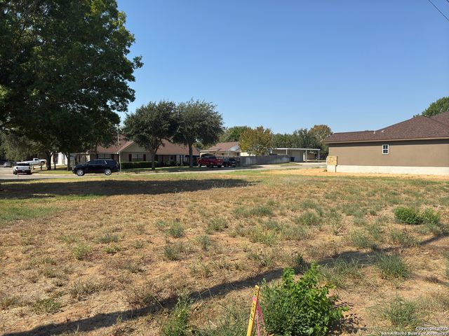 1117 Iris Crescent, Floresville, TX 78114