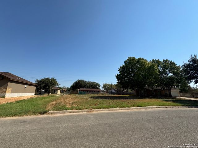 1117 Iris Crescent, Floresville, TX 78114