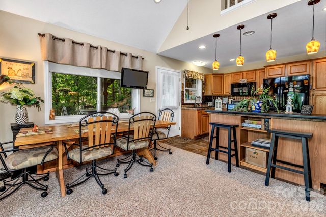 305 Majestic Mountain Drive, Burnsville, NC 28714