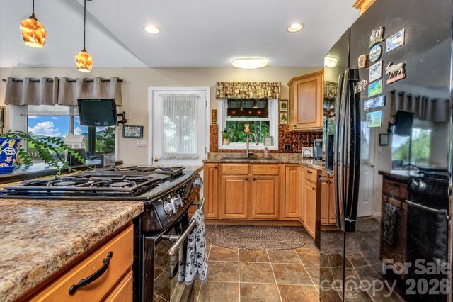 305 Majestic Mountain Drive, Burnsville, NC 28714