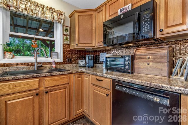 305 Majestic Mountain Drive, Burnsville, NC 28714