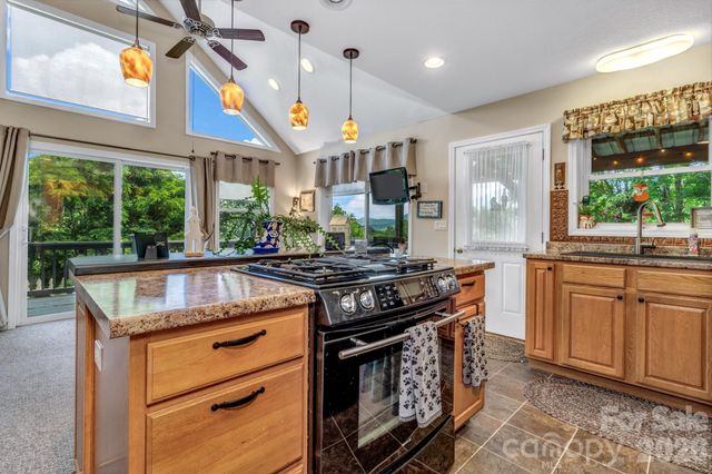 305 Majestic Mountain Drive, Burnsville, NC 28714