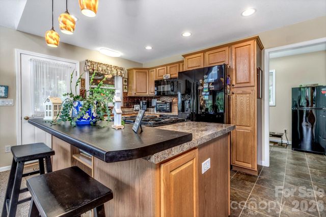 305 Majestic Mountain Drive, Burnsville, NC 28714