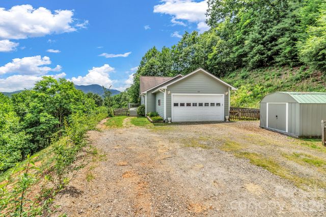 305 Majestic Mountain Drive, Burnsville, NC 28714