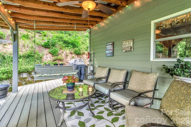 305 Majestic Mountain Drive, Burnsville, NC 28714