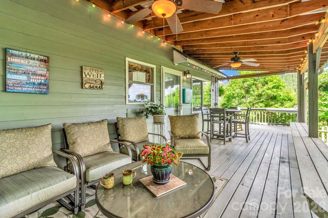 305 Majestic Mountain Drive, Burnsville, NC 28714