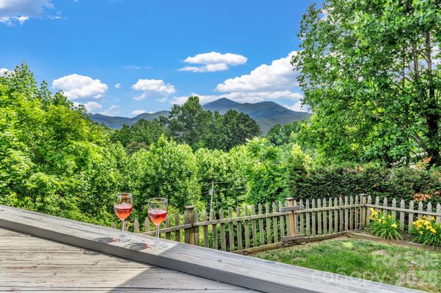 305 Majestic Mountain Drive, Burnsville, NC 28714