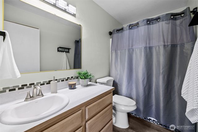 2233 NW Clinton Avenue, Poulsbo, WA 98370
