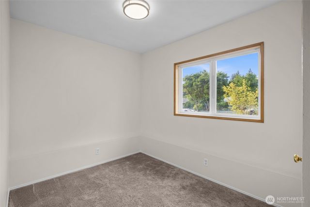 2233 NW Clinton Avenue, Poulsbo, WA 98370
