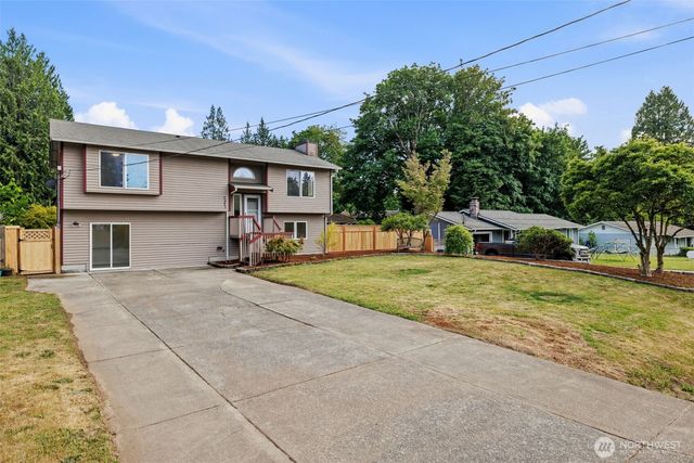 2233 NW Clinton Avenue, Poulsbo, WA 98370