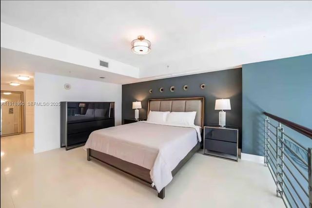 41 SE 5th St 708, Miami, FL 33131