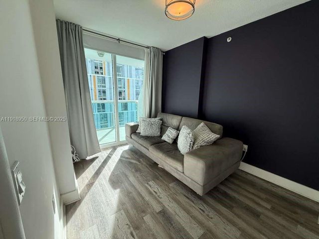 41 SE 5th St 708, Miami, FL 33131