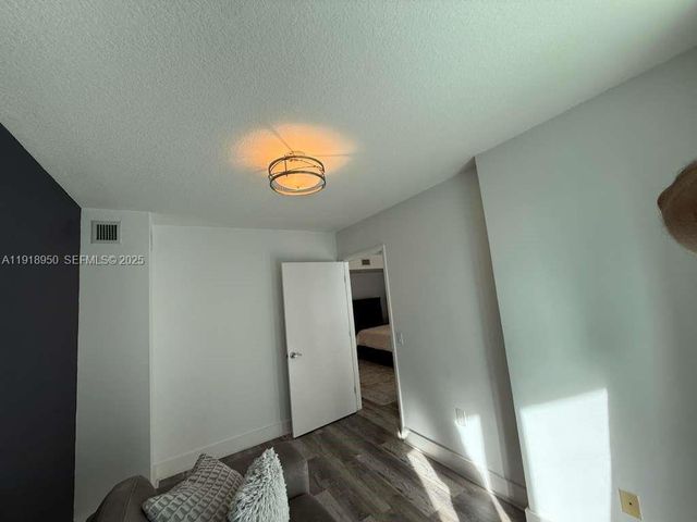 41 SE 5th St 708, Miami, FL 33131