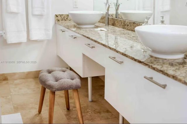 41 SE 5th St 708, Miami, FL 33131