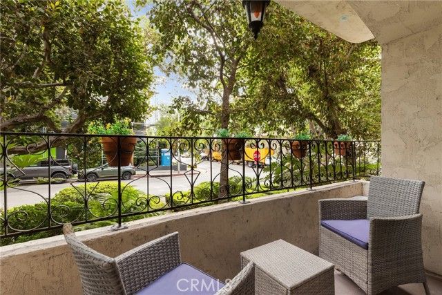 1203 N Sweetzer Avenue 118, West Hollywood, CA 90069