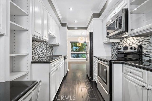 1203 N Sweetzer Avenue 118, West Hollywood, CA 90069