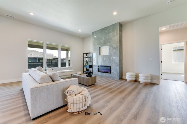 523 N Lessor Loop, Moses Lake, WA 98837