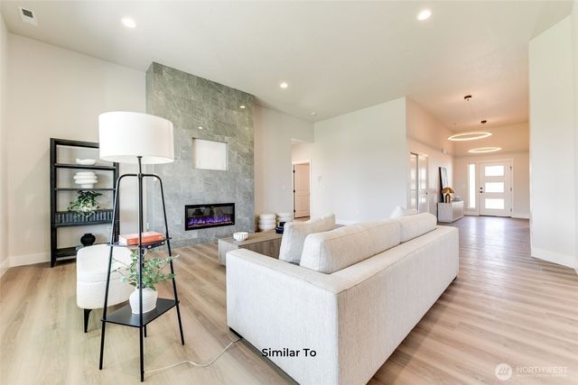 523 N Lessor Loop, Moses Lake, WA 98837