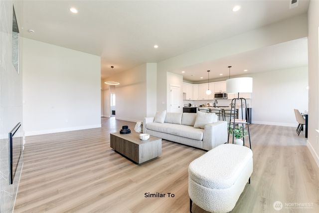 523 N Lessor Loop, Moses Lake, WA 98837