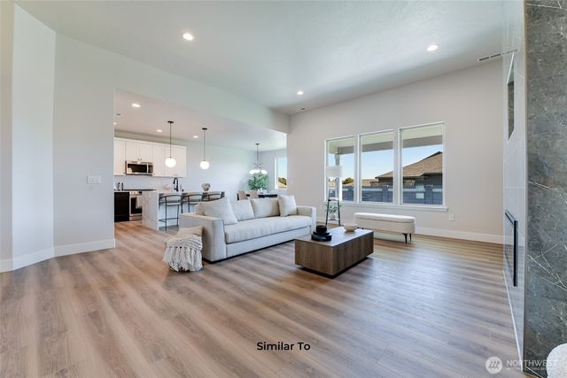 523 N Lessor Loop, Moses Lake, WA 98837