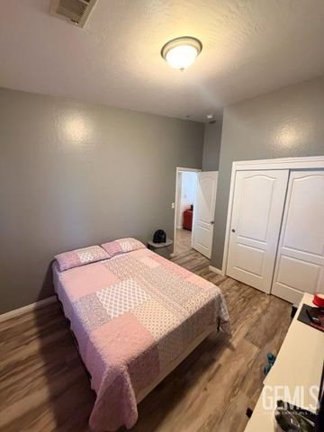 6712 Tameside Avenue, Bakersfield, CA 93307