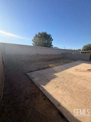 6712 Tameside Avenue, Bakersfield, CA 93307
