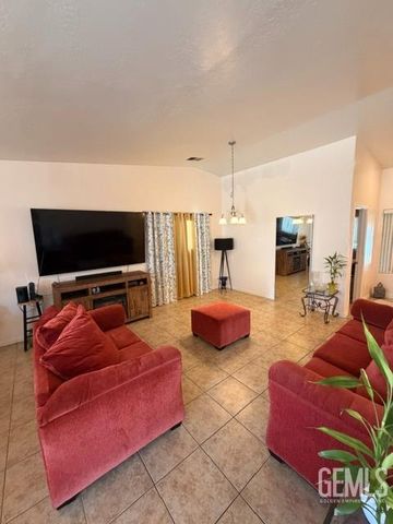 6712 Tameside Avenue, Bakersfield, CA 93307