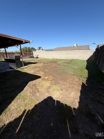 6712 Tameside Avenue, Bakersfield, CA 93307