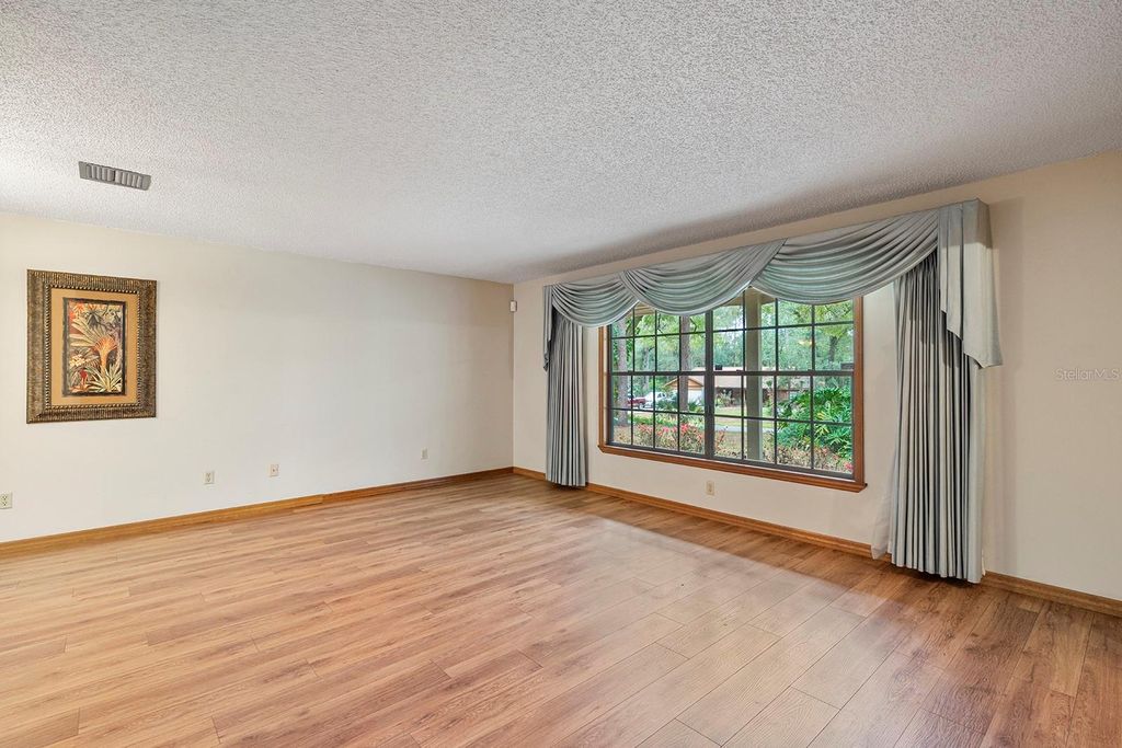 Image 4 of property listing at 1637 RED MANGROVE DRIVE, Deland, FL 32724