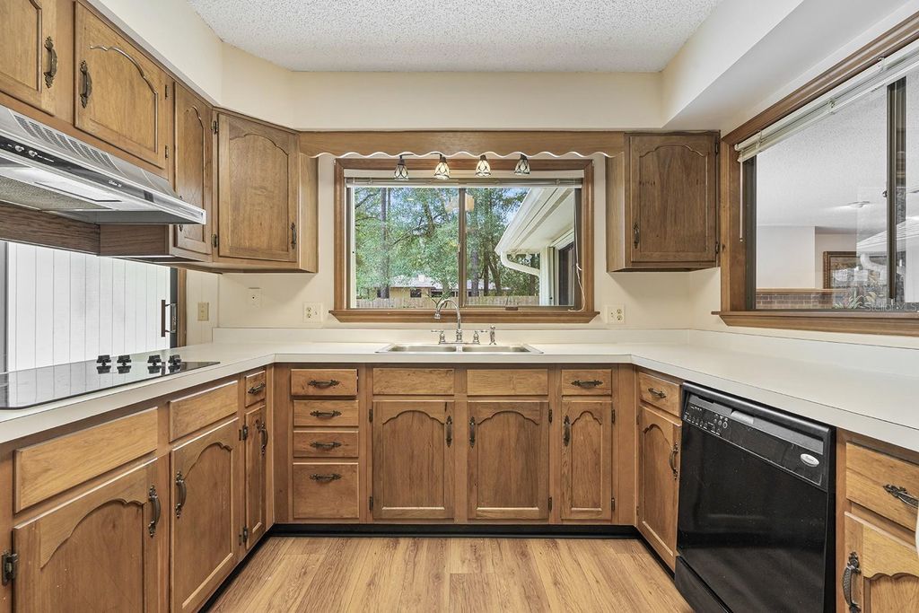 Image 5 of property listing at 1637 RED MANGROVE DRIVE, Deland, FL 32724