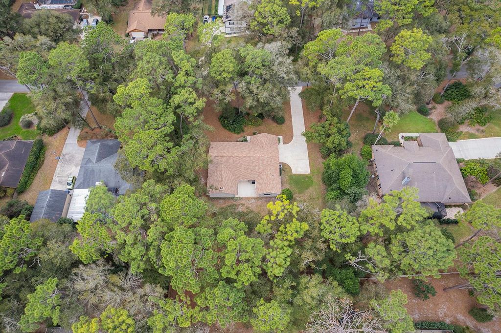 Image 6 of property listing at 1637 RED MANGROVE DRIVE, Deland, FL 32724