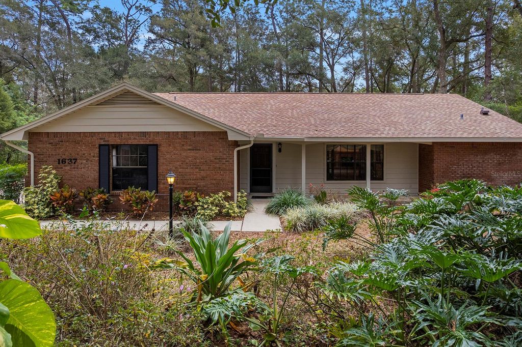 Image 7 of property listing at 1637 RED MANGROVE DRIVE, Deland, FL 32724
