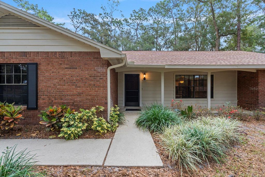 Image 8 of property listing at 1637 RED MANGROVE DRIVE, Deland, FL 32724