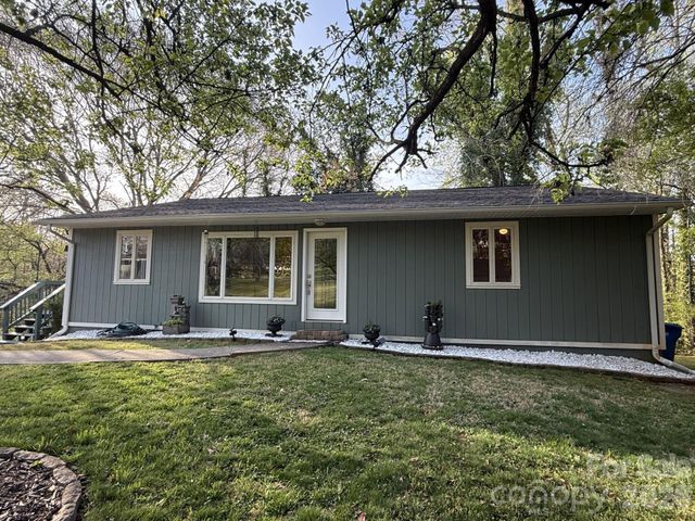 120 42nd Avenue Circle NE, Hickory, NC 28601