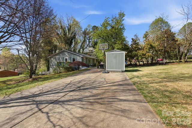 120 42nd Avenue Circle NE, Hickory, NC 28601