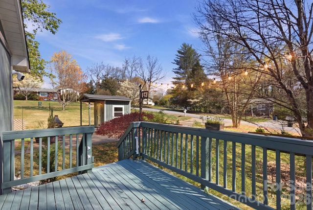 120 42nd Avenue Circle NE, Hickory, NC 28601