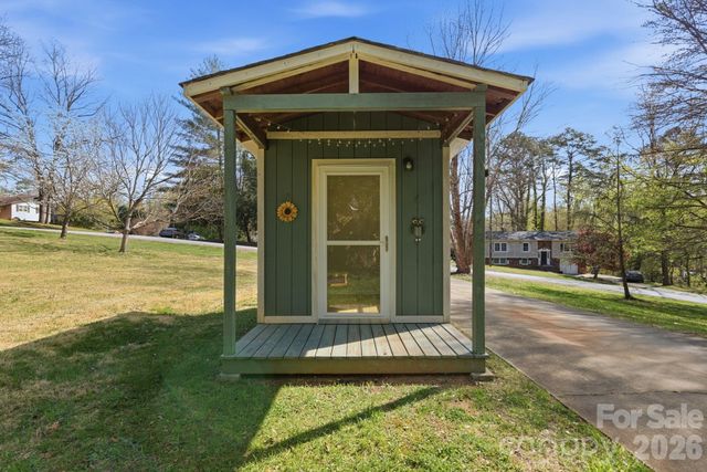 120 42nd Avenue Circle NE, Hickory, NC 28601
