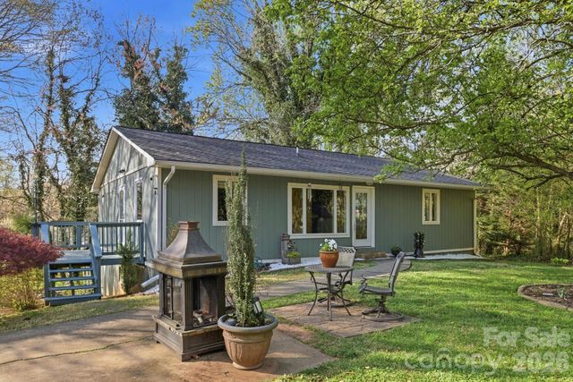 120 42nd Avenue Circle NE, Hickory, NC 28601