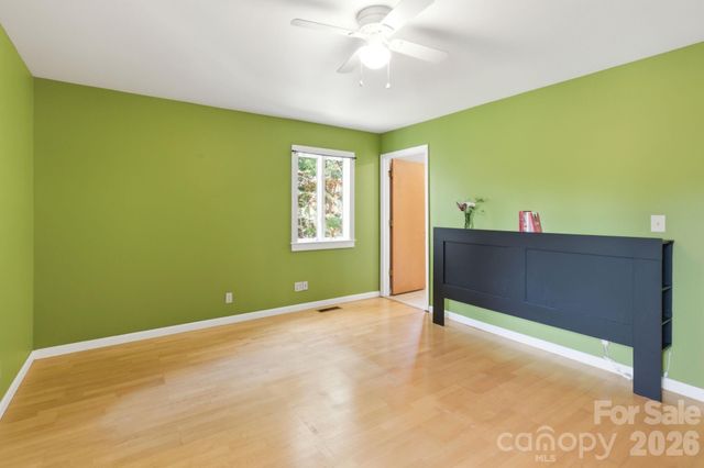 120 42nd Avenue Circle NE, Hickory, NC 28601